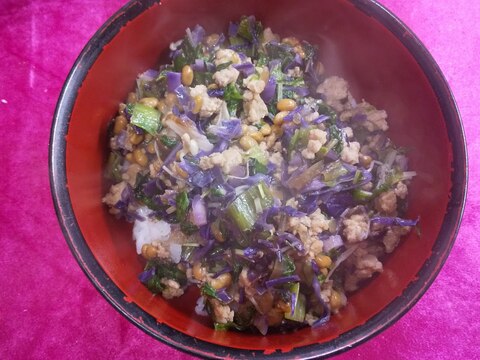 紫キャベツと豚ミンチの納豆ご飯